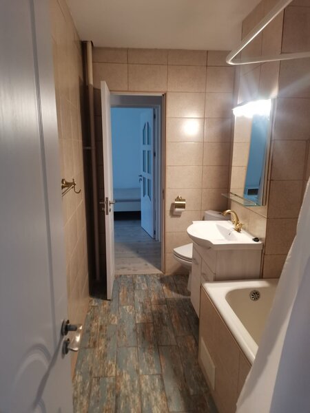 Titan, 3 minute metrou si parc IOR, stradal pe Nicolae Grigorescu,